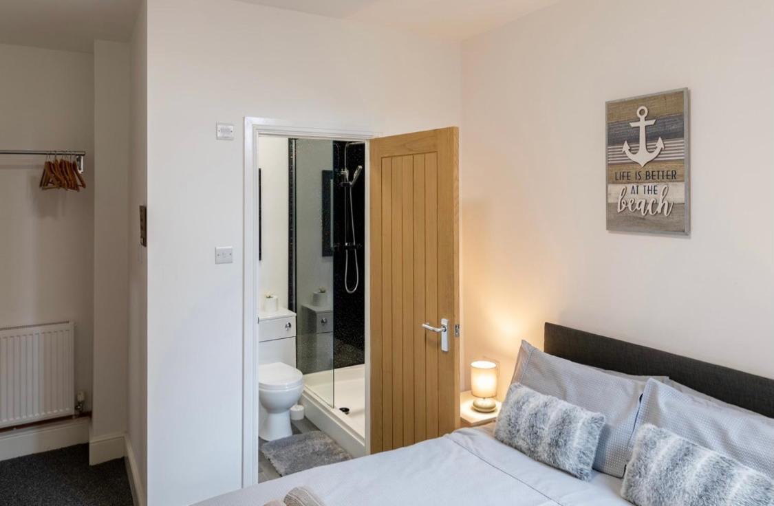 Megs Island Guest House Cleethorpes Esterno foto